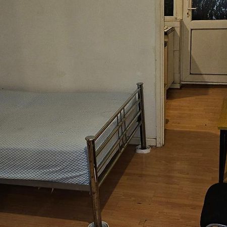 No Frills & Nothing Fancy 1 Bed Studio City Centre Cardiff Esterno foto