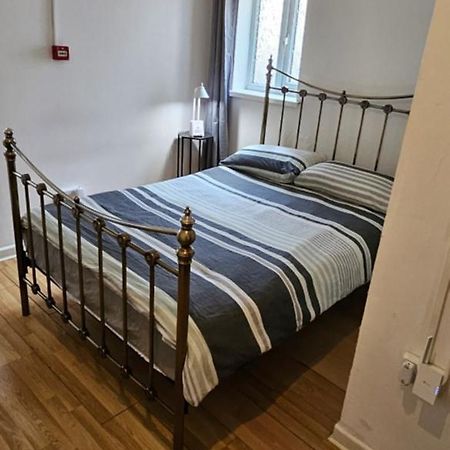 No Frills & Nothing Fancy 1 Bed Studio City Centre Cardiff Esterno foto