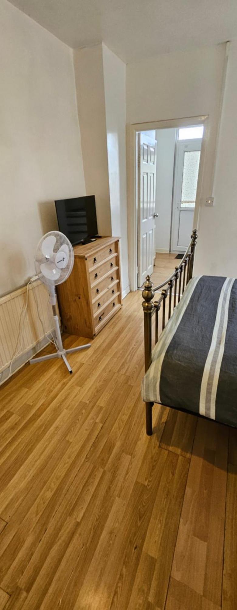 No Frills & Nothing Fancy 1 Bed Studio City Centre Cardiff Esterno foto
