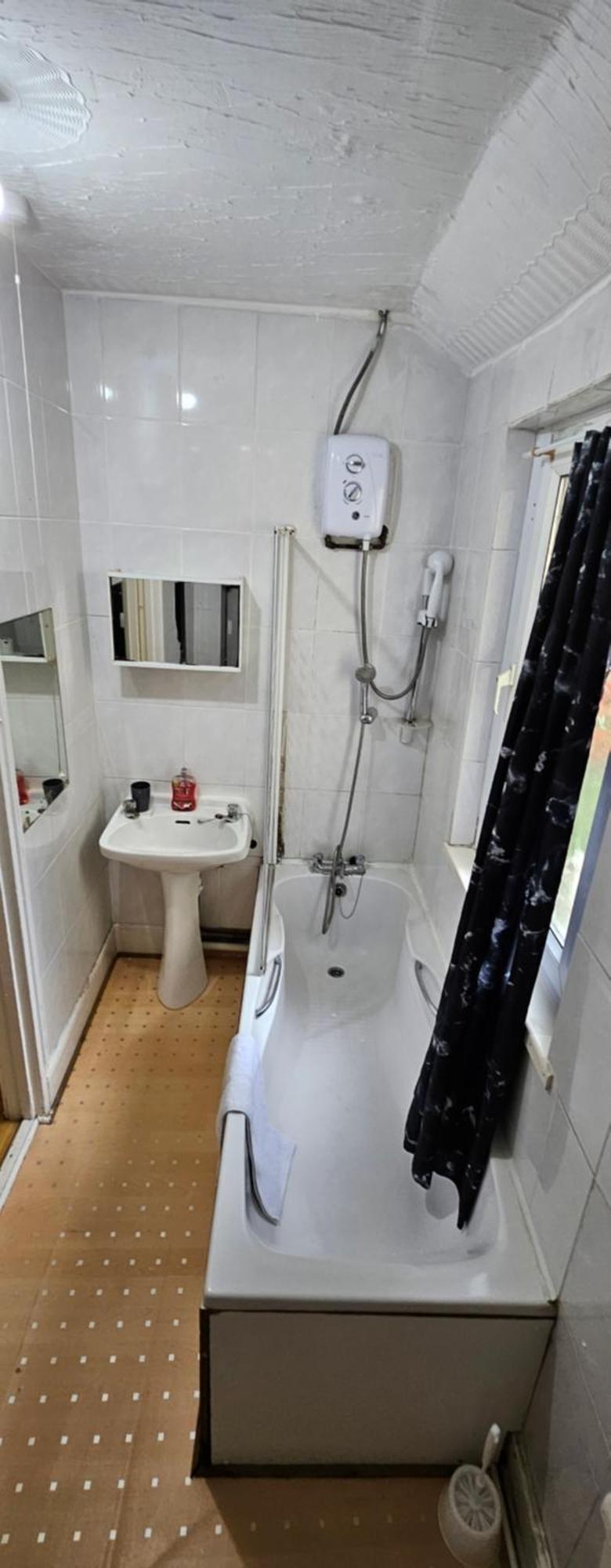 No Frills & Nothing Fancy 1 Bed Studio City Centre Cardiff Esterno foto